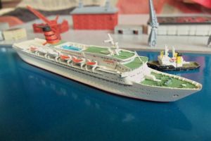 Cunard Countess 1976 Model 1:1250 AL 135 (BH1142)