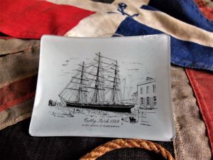 Cutty Sark Clipper Ship1869 Glass Pin Tray (Damaged) (BH738)