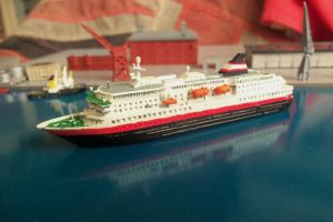 Hurtigruten Passenger Ship Kong Harald 1993 Model 1:1250 AL 162 (BH1140)