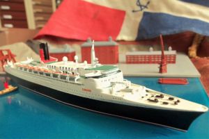 Mercator Queen Elizabeth 2 Cunard 1:1250 Model M921 (BH929)