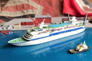 Song of America Passenger Ship 1982 Model 1:1250 OS100 (BH1147)